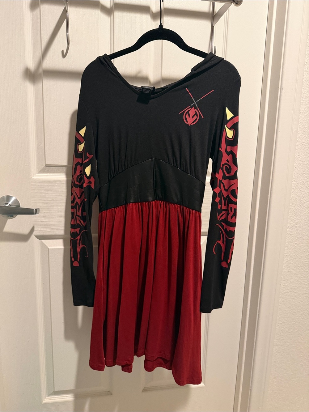 Her Universe Black Star Wars Logo Top